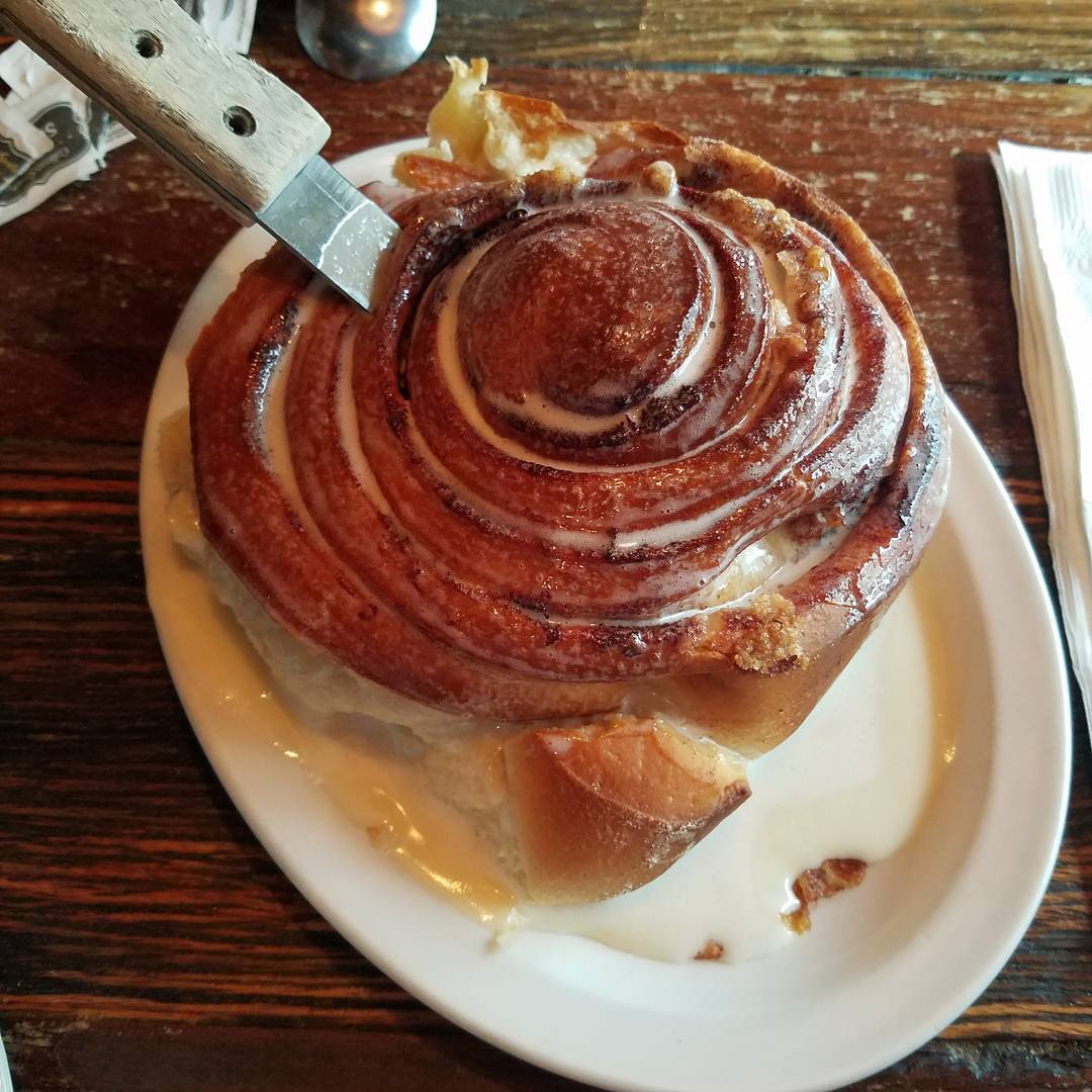 Crockett's 1875 Breakfast Camp in Gatlinburg [Video Review]