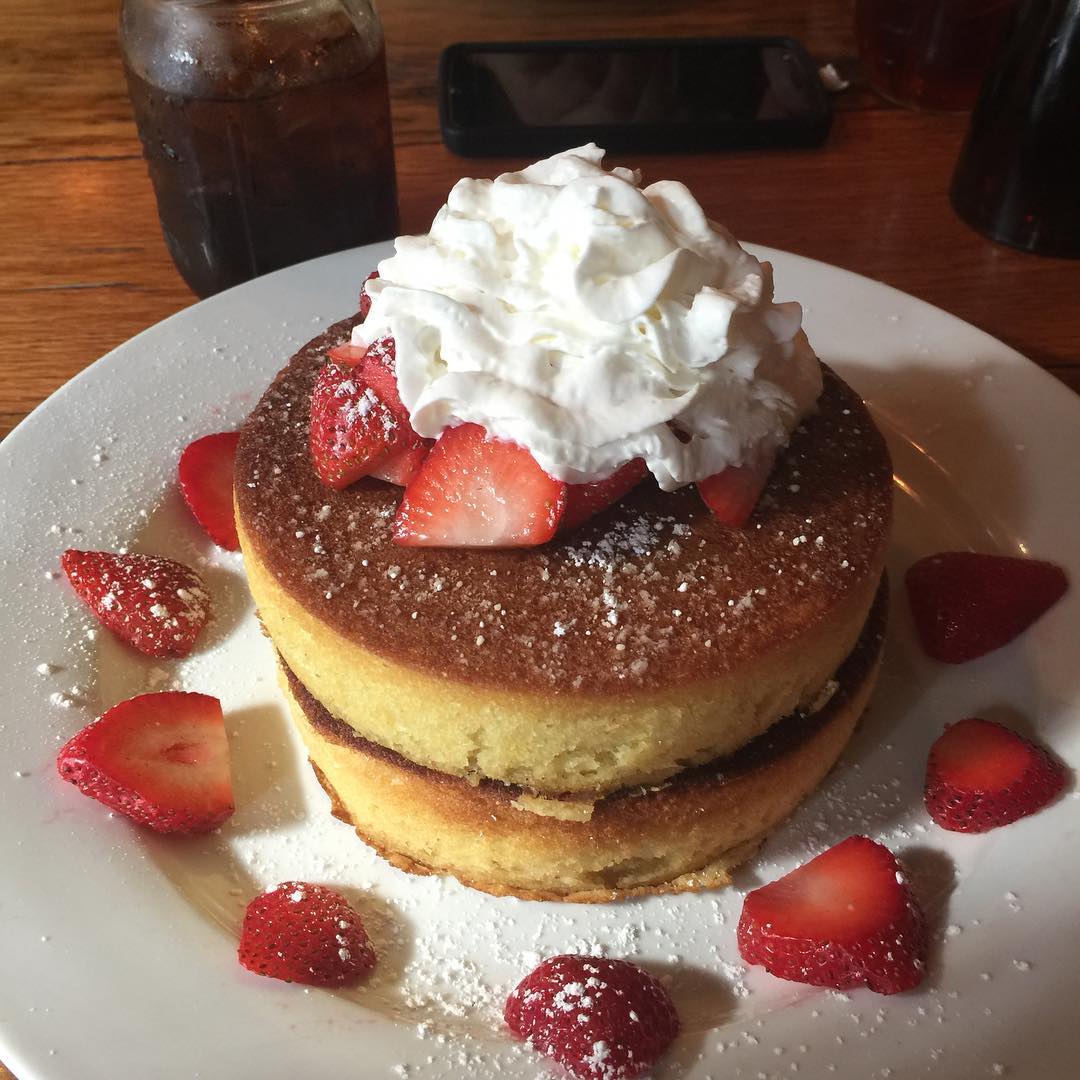 Crockett's 1875 Breakfast Camp in Gatlinburg [Video Review]