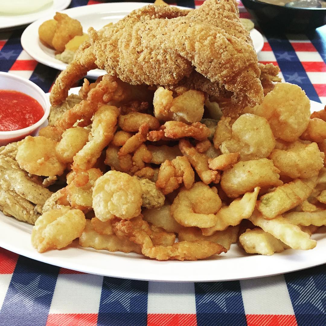 Pigeon Forge Restaurants - Huck Finn’s Catfish - Original Photo