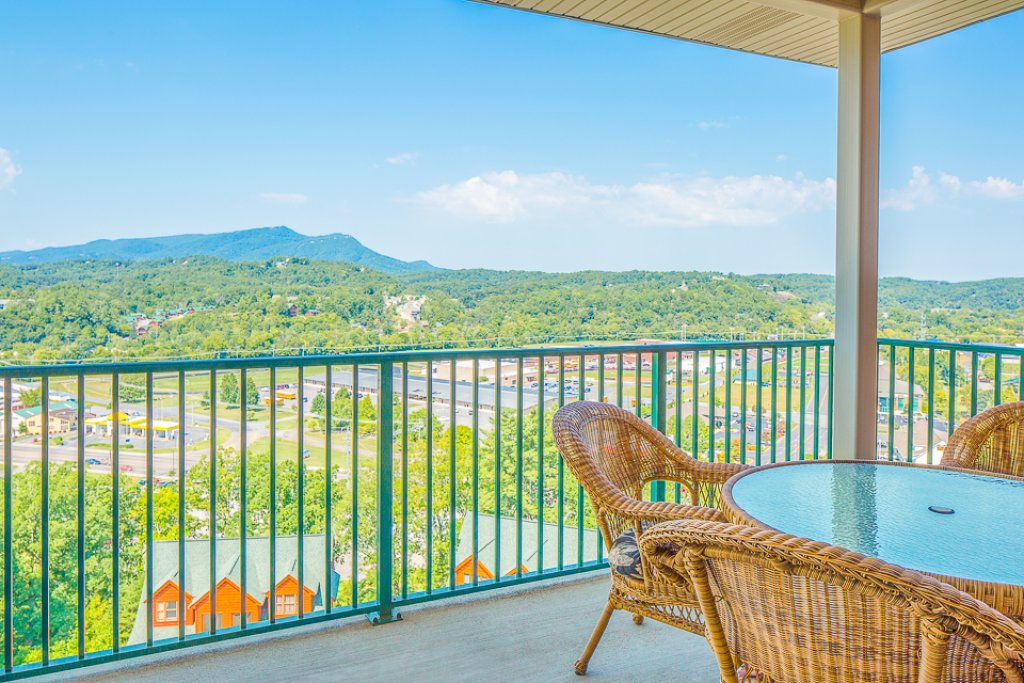 Crown Condo Condo in Pigeon w/ 2 BR (Sleeps6)