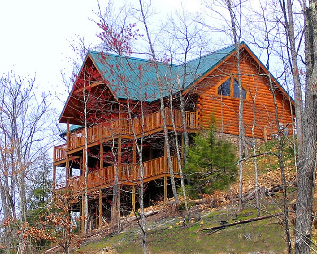 Eagles Point Lodge Cabin in Gatlinburg w/ 4 BR (Sleeps16)