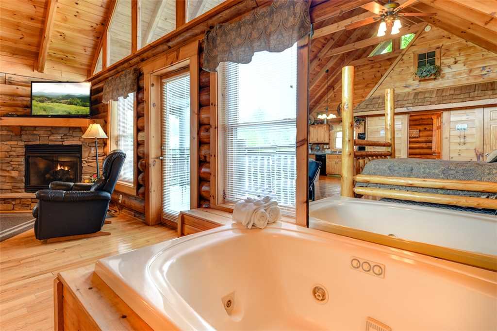 The Sugar Shack Cabin in Pigeon w/ 1 BR (Sleeps4)