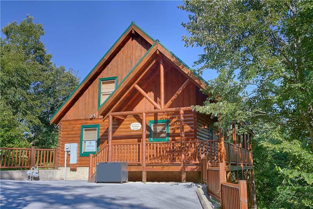 Treehouse in Pigeon w/ 2 BR (Sleeps6)