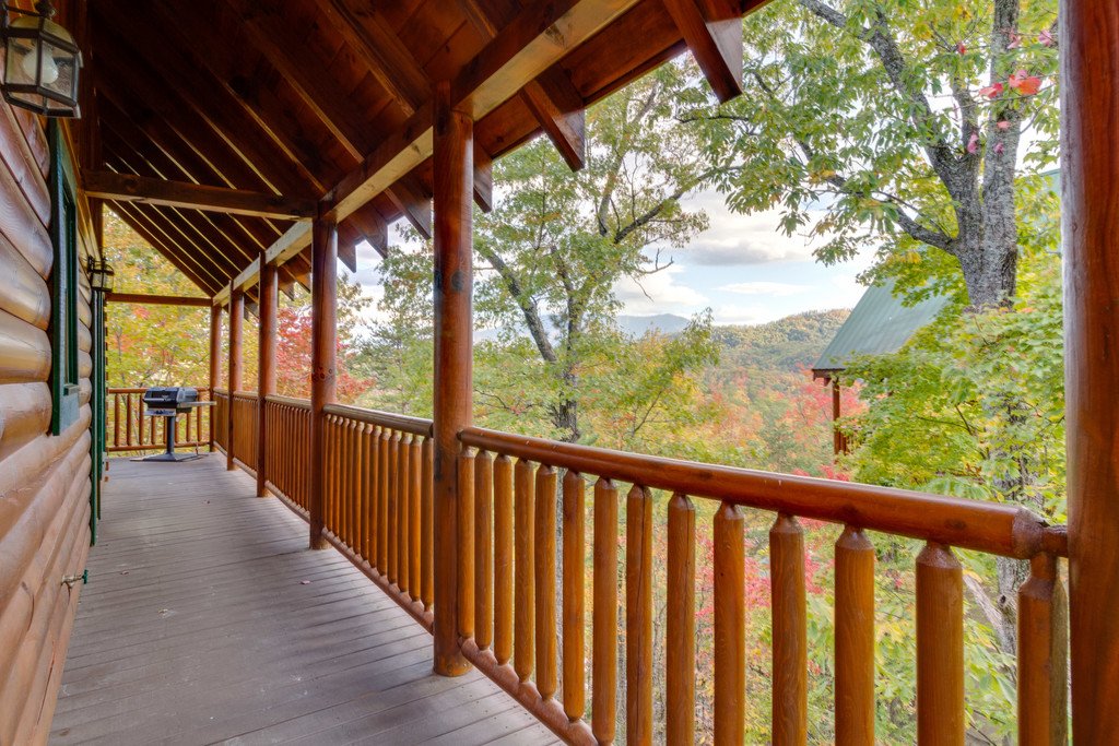 Treehouse in Pigeon w/ 2 BR (Sleeps6)