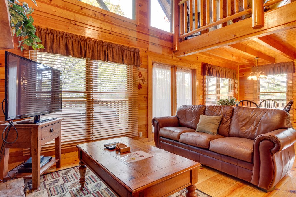 Treehouse in Pigeon w/ 2 BR (Sleeps6)