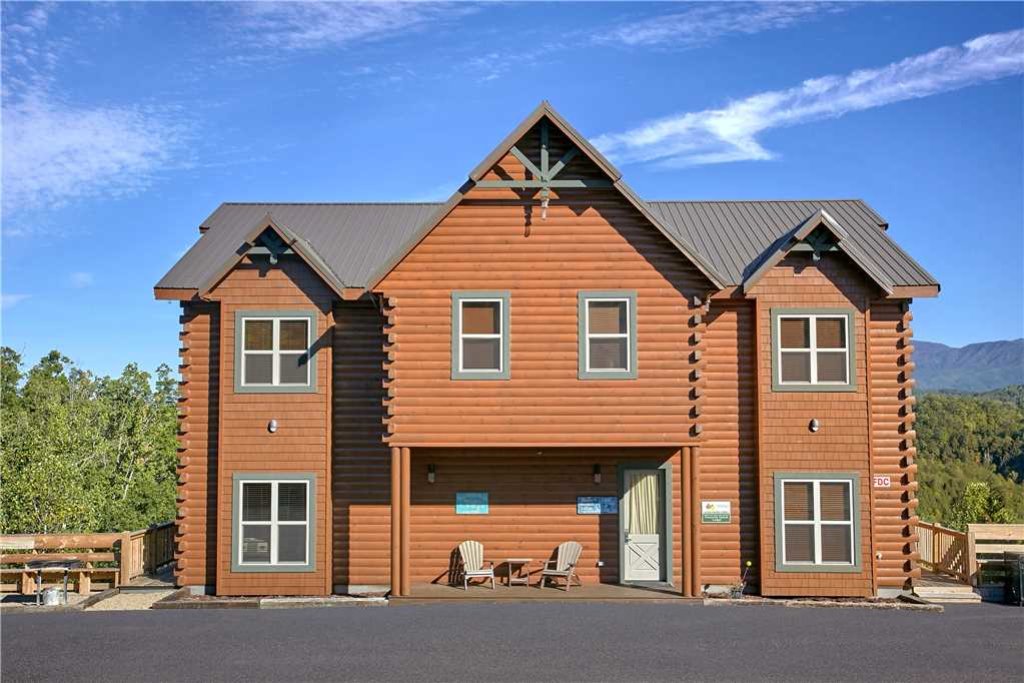 Mountain Splash Lodge in Pigeon w/ 13 BR (Sleeps54)