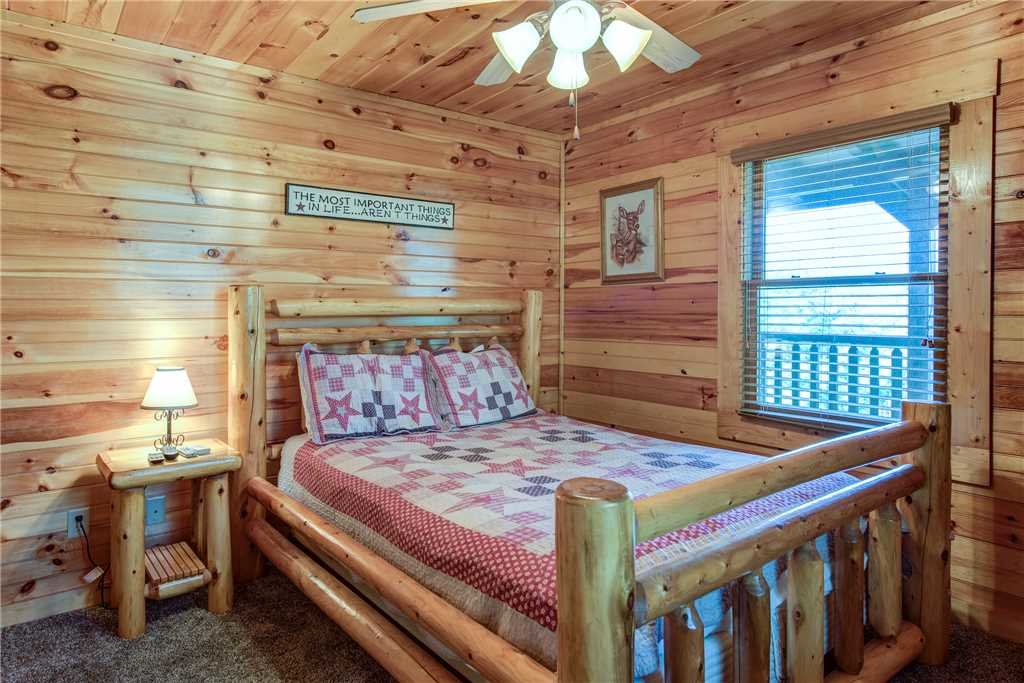 Hemlock Manor Cabin in Gatlinburg w/ 3 BR (Sleeps10)