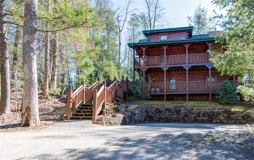 Hemlock Manor Cabin in Gatlinburg w/ 3 BR (Sleeps10)