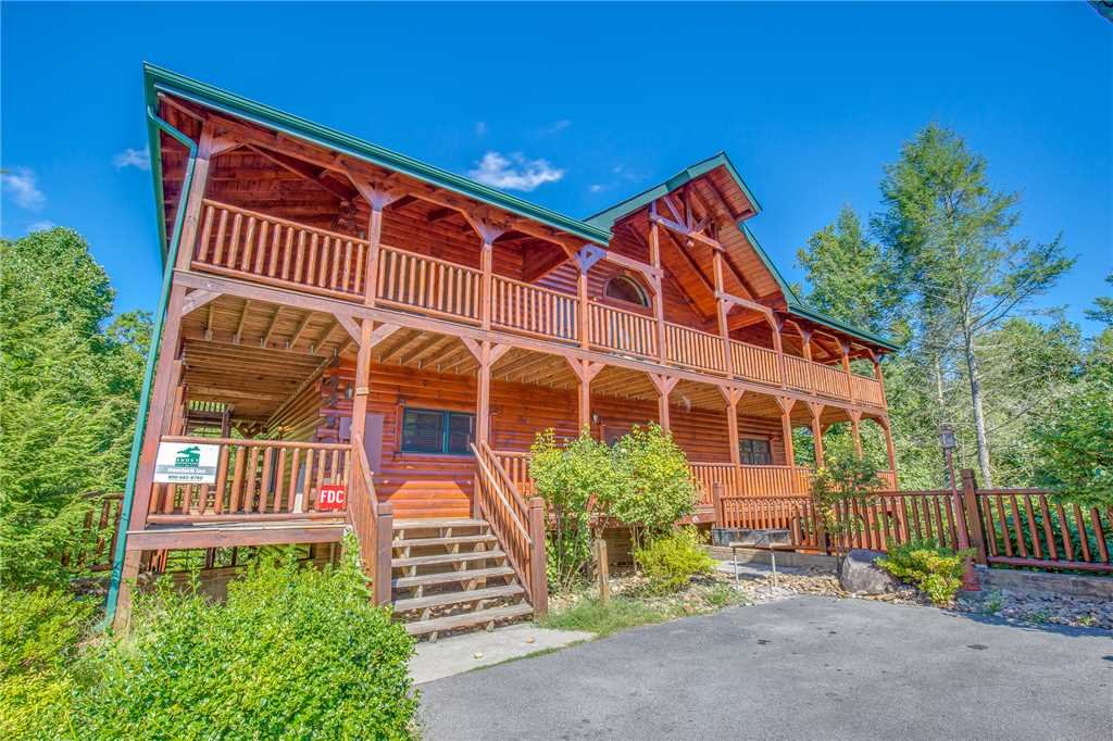 Hemlock Inn Cabin in Gatlinburg w/ 8 BR (Sleeps38)