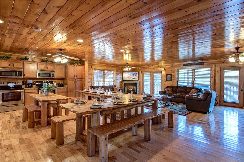 Hemlock Inn Cabin in Gatlinburg w/ 8 BR (Sleeps38)