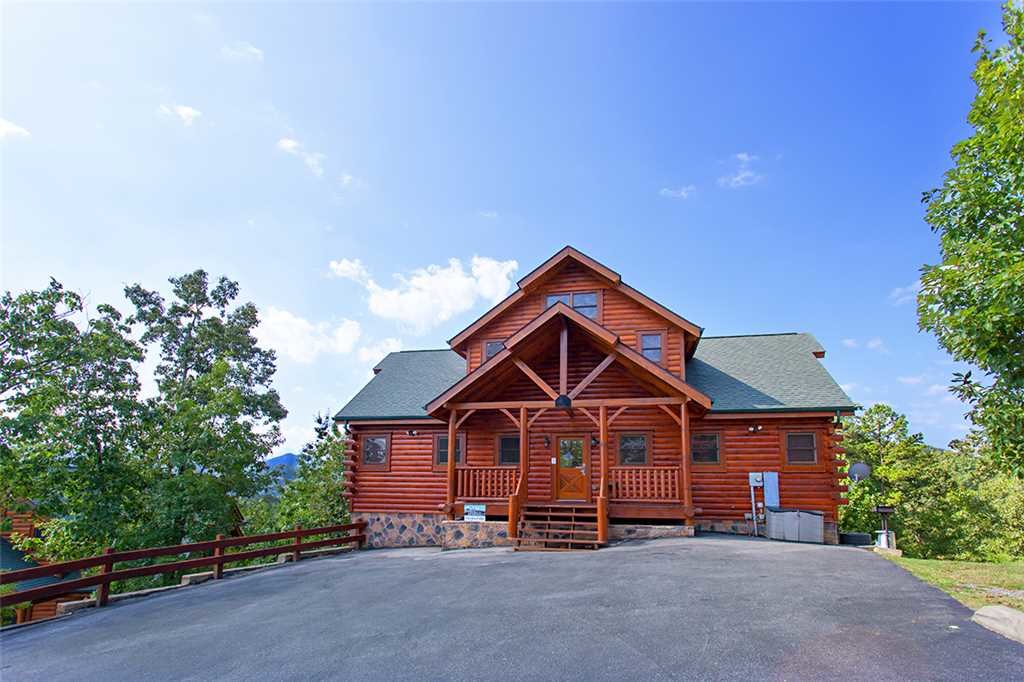 Cherokee Lodge in Pigeon w/ 4 BR (Sleeps12)
