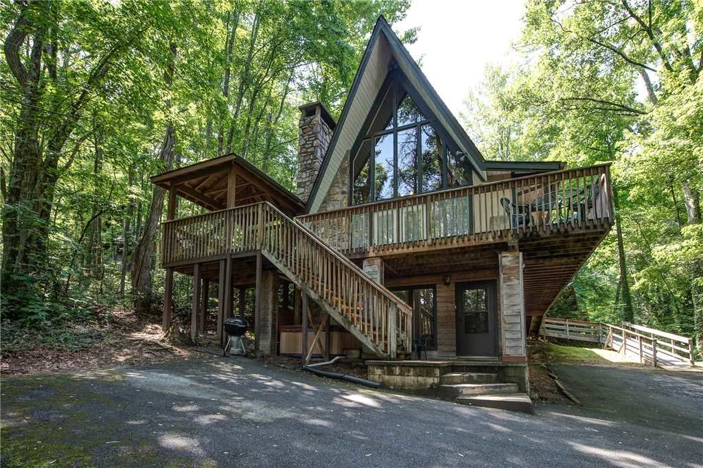 Echota Cabin in Gatlinburg w/ 4 BR (Sleeps10)