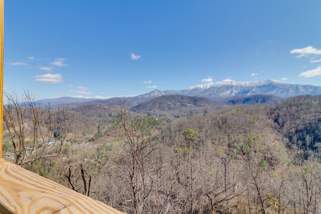 Majestic Overlook in Gatlinburg w/ 12 BR (Sleeps28)