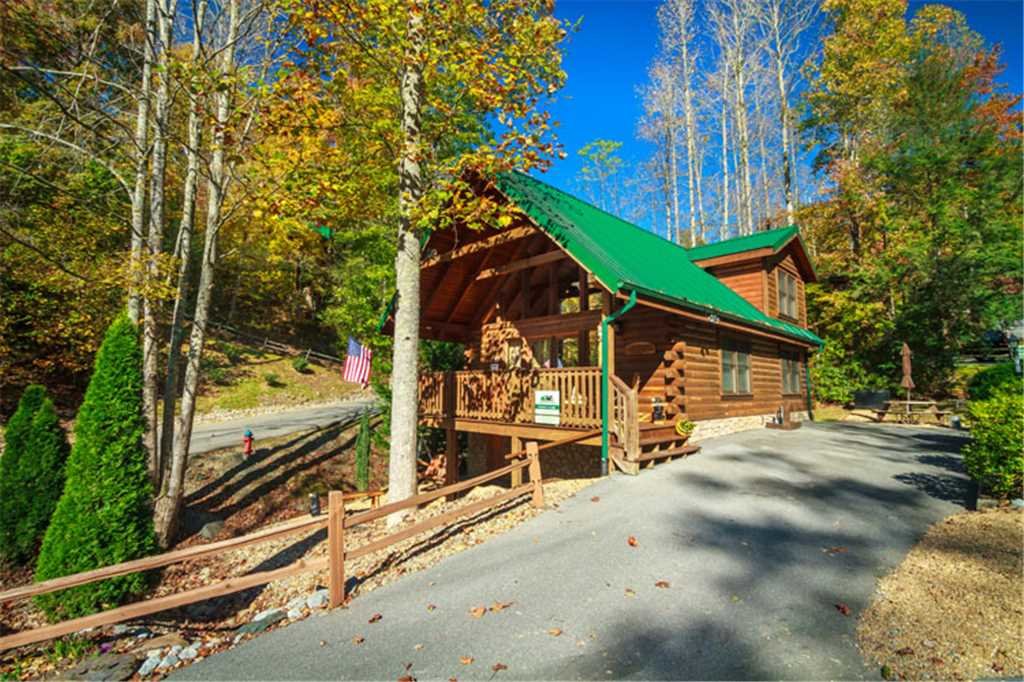 Paxton's Creek Cabin in Gatlinburg w/ 1 BR (Sleeps4)