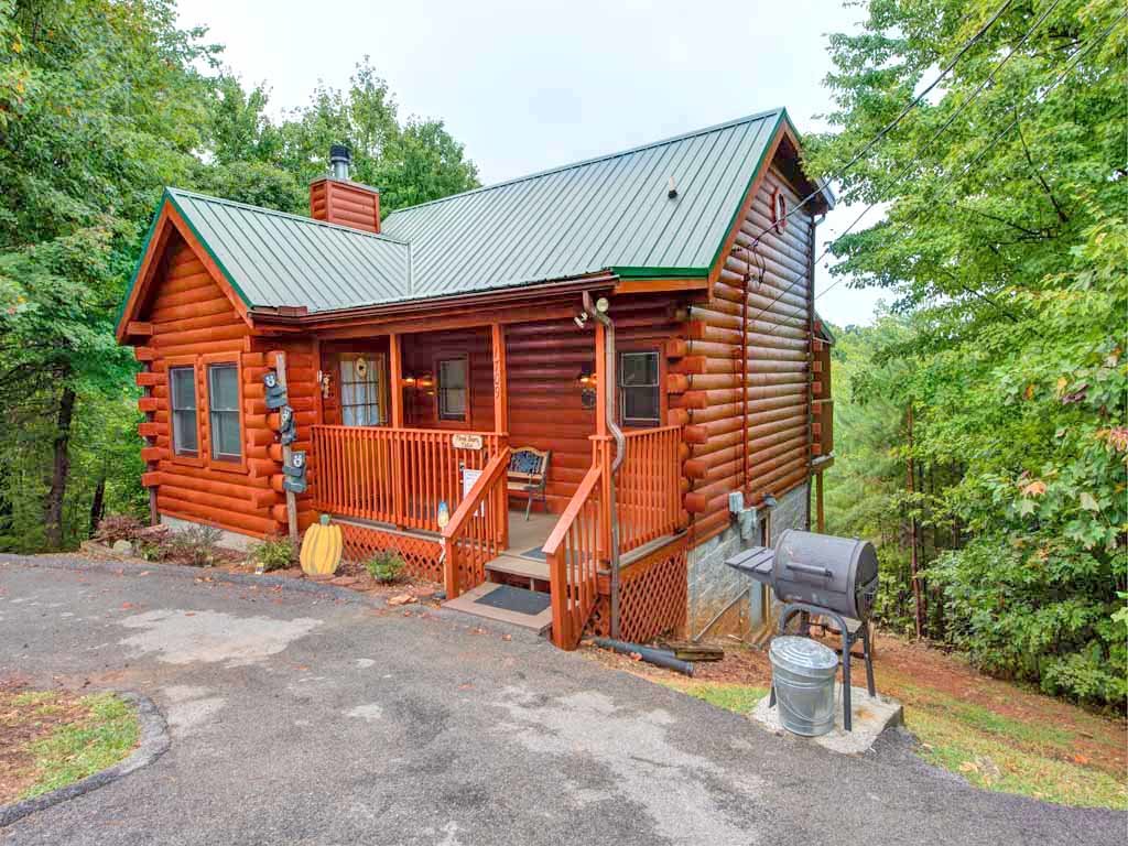Three Bears Cabin Cabin in Sevierville w/ 1 BR (Sleeps6)