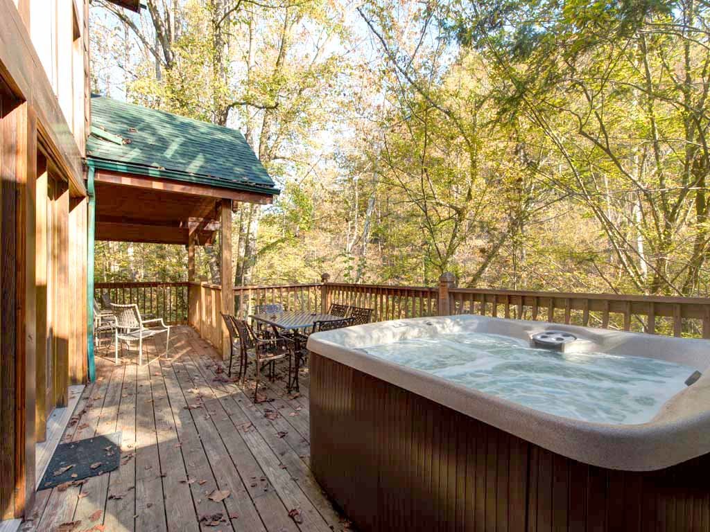 River's Edge Cabin in Sevierville w/ 3 BR (Sleeps8)