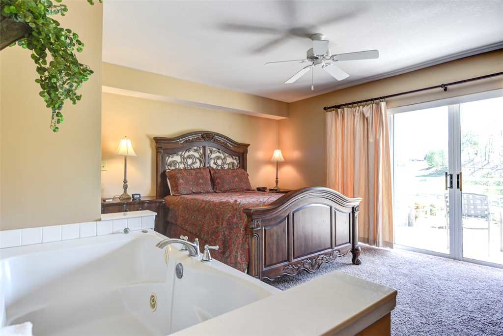 Golf Vista 111 Condo in Pigeon w/ 2 BR (Sleeps6)