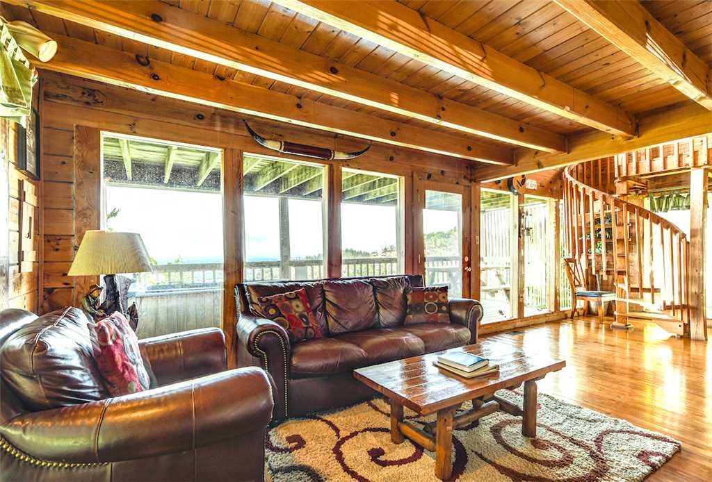 Solid Gold Cabin in Sevierville w/ 1 BR (Sleeps4)