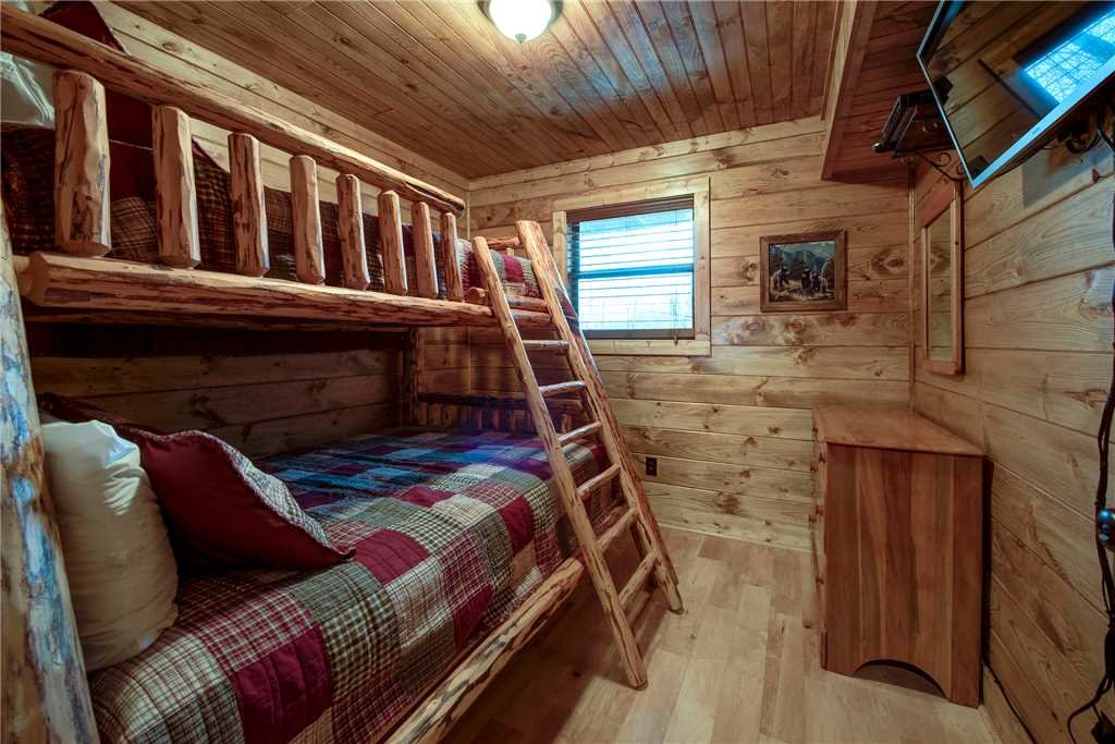 Rocky Top Lodge Cabin In Gatlinburg W 6 Br Sleeps14
