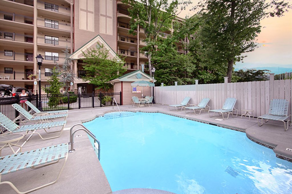 Gatehouse Condos 106 in Gatlinburg w/ 2 BR (Sleeps6)