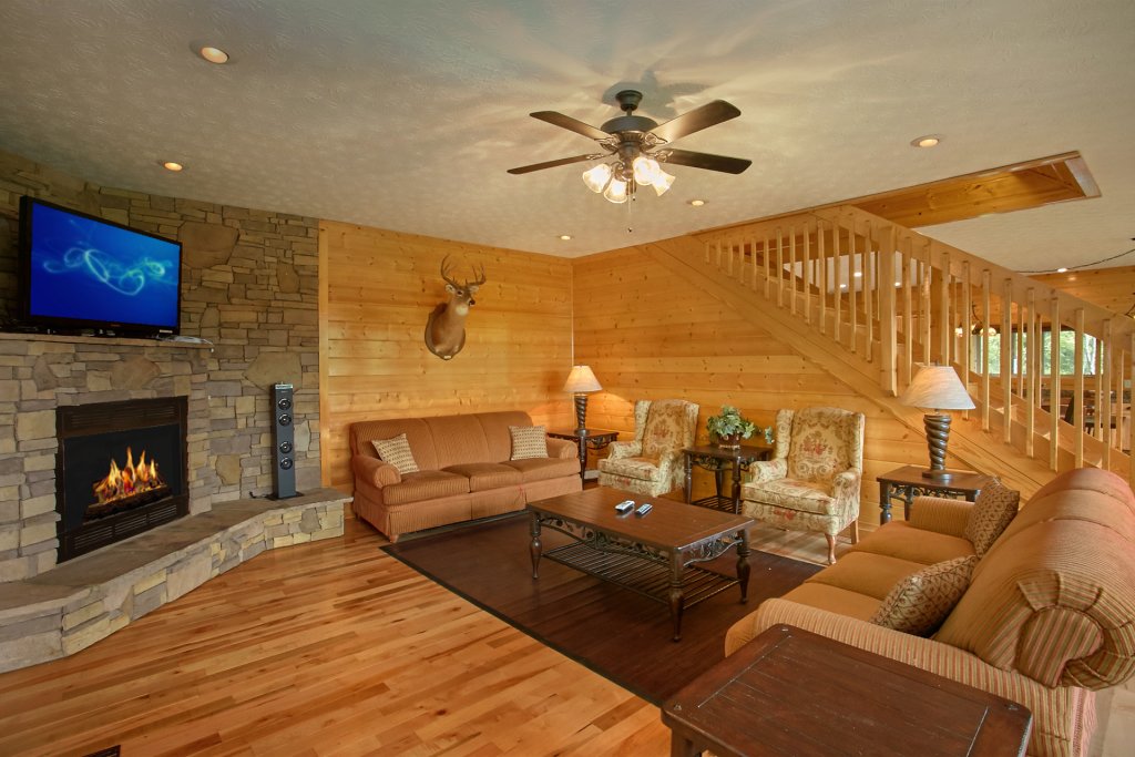 Knockin On Heavens Door Cabin in Gatlinburg w/ 4 BR (Sleeps14)