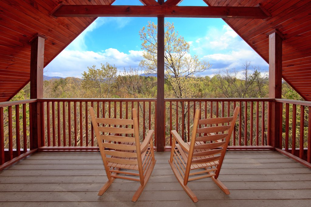 Eagles Nest Cabin in Gatlinburg w/ 3 BR (Sleeps10)