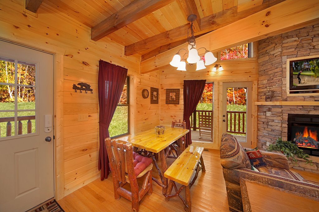 Grin Bear It Cabin In Gatlinburg W 2 Br Sleeps6