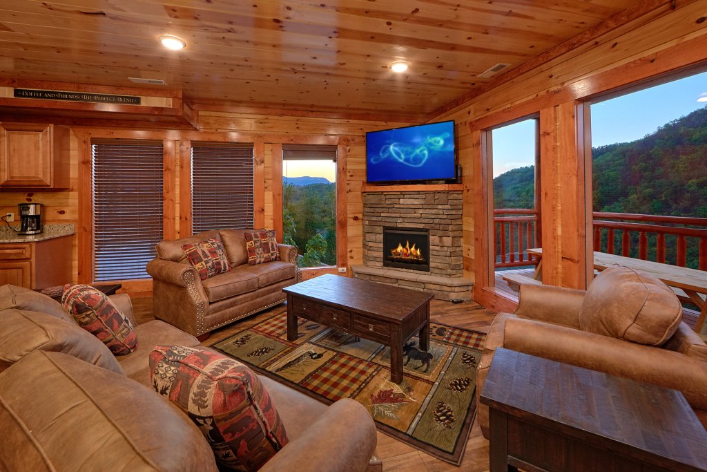 Splash Mountain Lodge Cabin in Sevierville w/ 4 BR (Sleeps10)