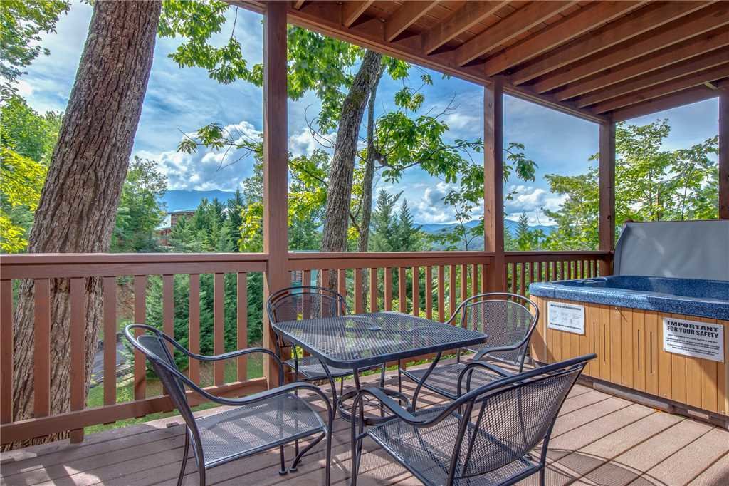 Chimney Top Overlook Cabin in Gatlinburg w/ 4 BR (Sleeps14)