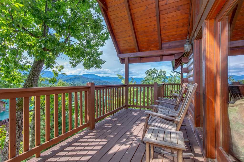 Chimney Top Overlook Cabin in Gatlinburg w/ 4 BR (Sleeps14)