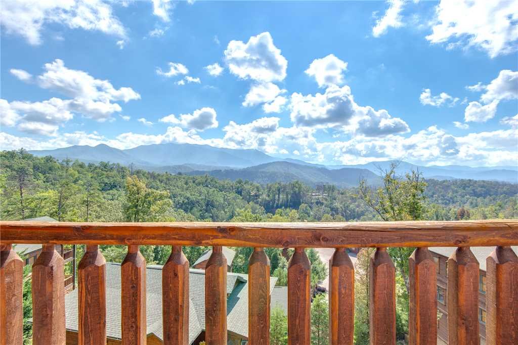 Million Dollar View Cabin in Gatlinburg w/ 2 BR (Sleeps8)