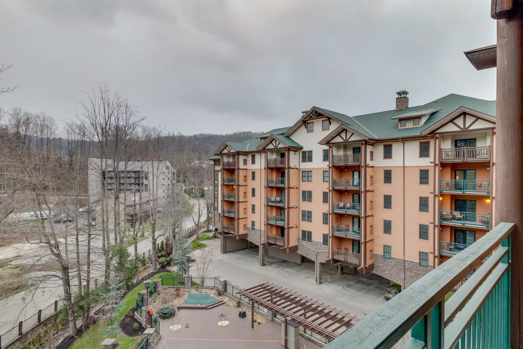 Baskins Creek 414 in Gatlinburg w/ 2 BR (Sleeps6)