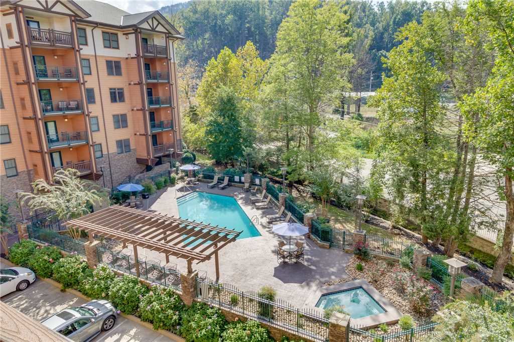 Baskins Creek 410 in Gatlinburg w/ 2 BR (Sleeps8)