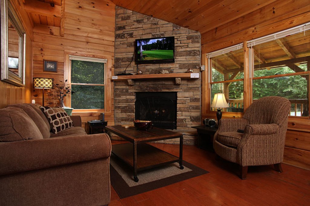 Nature's Hideaway Cabin in Sevierville w/ 2 BR (Sleeps6)
