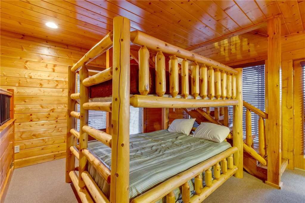 Black Bear Overlook In Pigeon Forge W 3 Br Sleeps12 Photo Of A Pigeon Forge Cabin Named Black Bear Overlook This Is The Thirty
