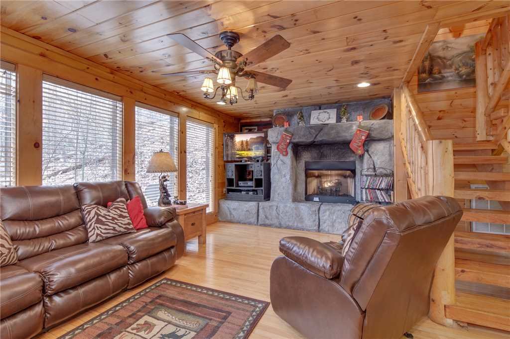 Bear Paws in Gatlinburg w/ 2 BR (Sleeps4)