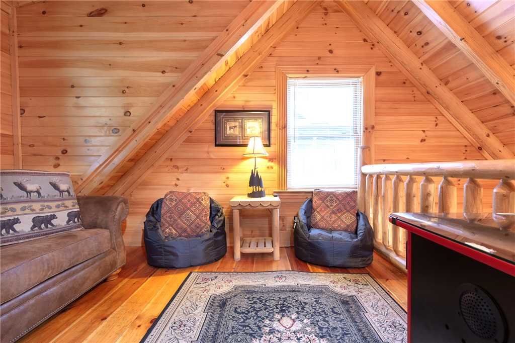 Candle Light Cabin in Sevierville w/ 2 BR (Sleeps6)