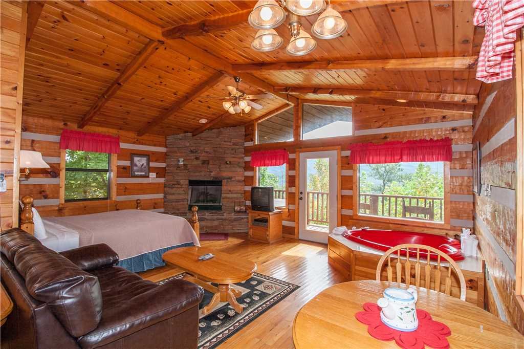 Kear's Mountain Magic in Gatlinburg w/ 1 BR (Sleeps2)