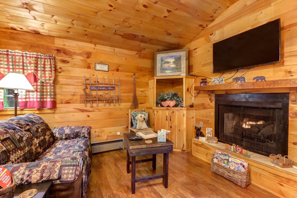 The Bear Paw in Sevierville w/ 1 BR (Sleeps2)