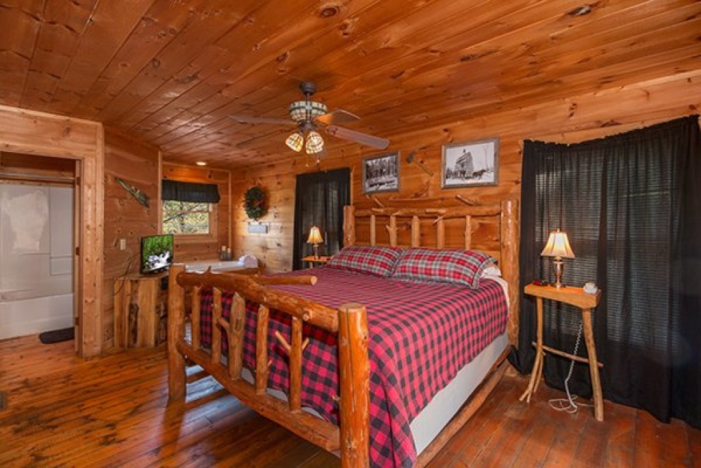 Lumber Jack Lodge in Gatlinburg w/ 1 BR (Sleeps4)