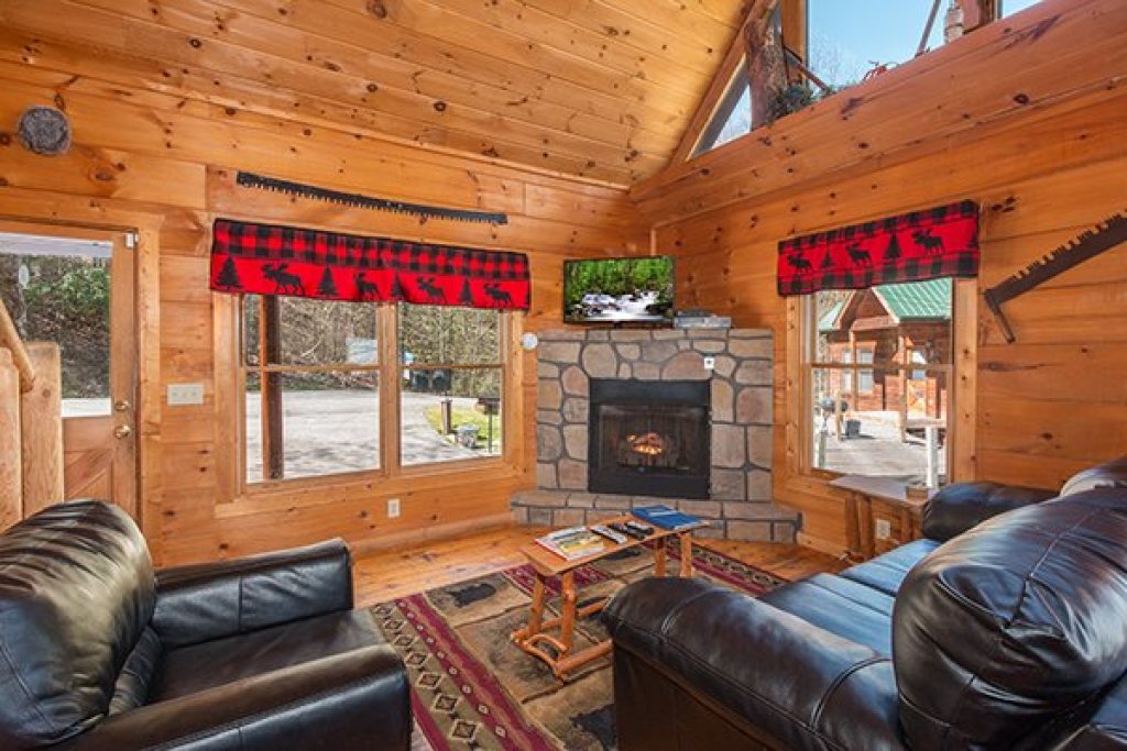 Lumber Jack Lodge in Gatlinburg w/ 1 BR (Sleeps4)
