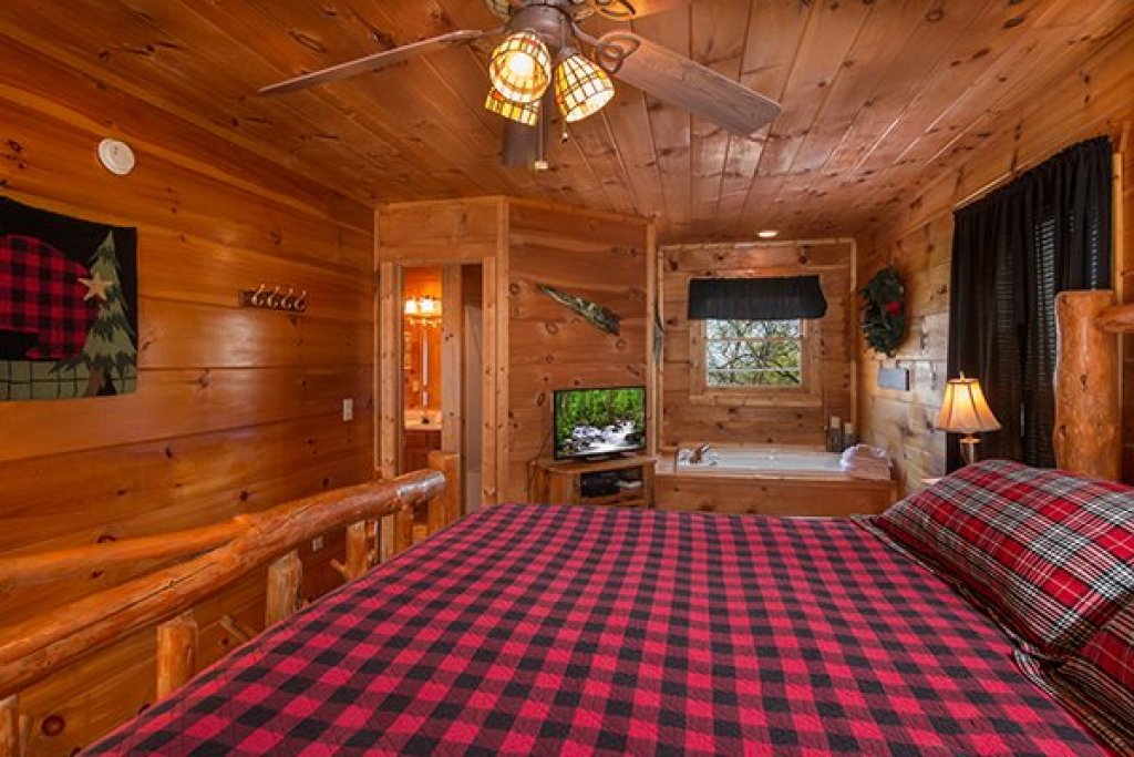 Lumber Jack Lodge in Gatlinburg w/ 1 BR (Sleeps4)