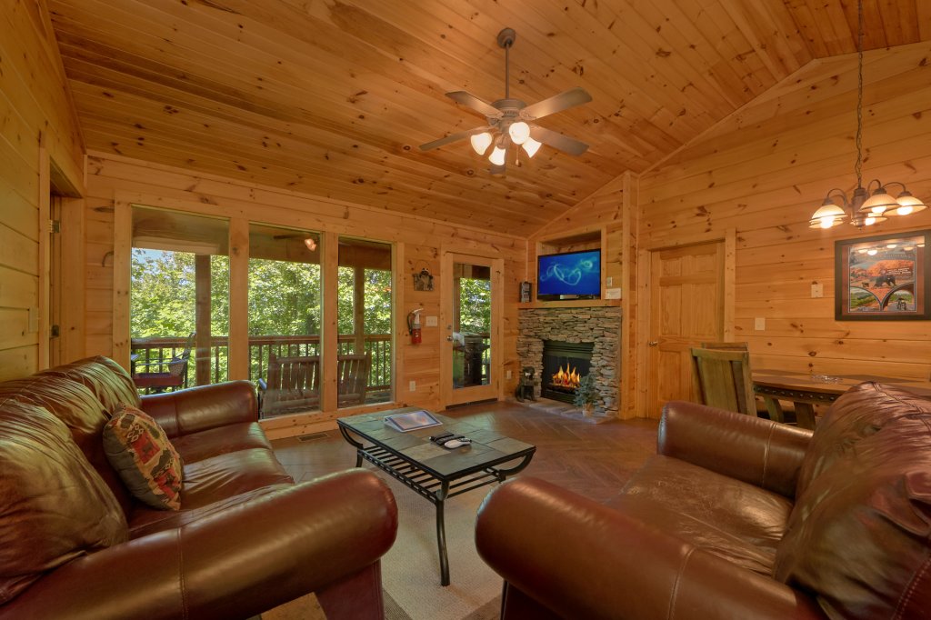 Romance Inn Cabin In Gatlinburg W 2 Br Sleeps6