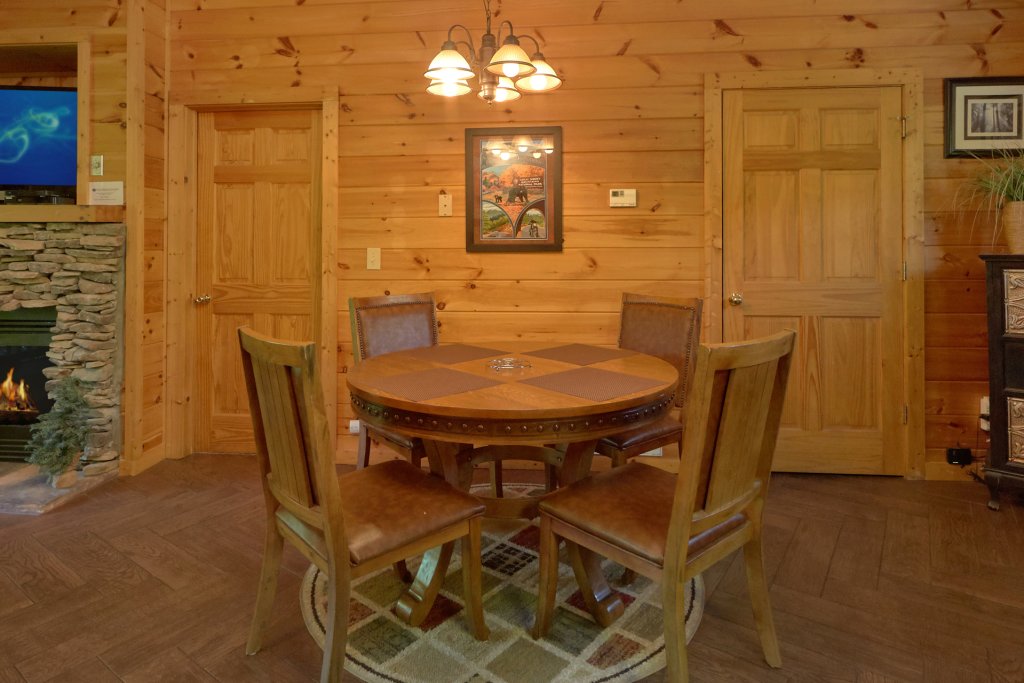 Romance Inn Cabin In Gatlinburg W 2 Br Sleeps6