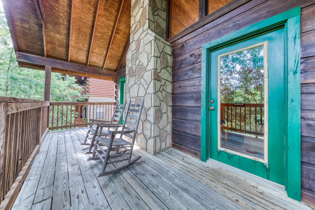 Arrowhead Log Cabin Resort Wildwood Cabin in Pigeon w/ 1 BR