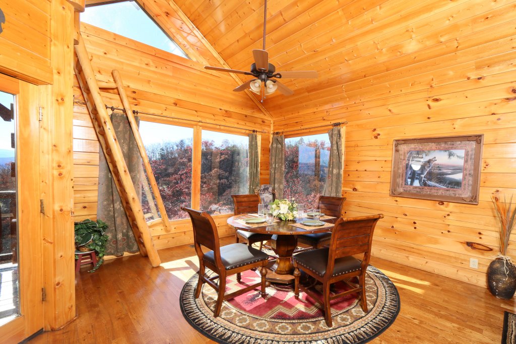 Howling Wolf Cabin in Sevierville w/ 1 BR (Sleeps4)