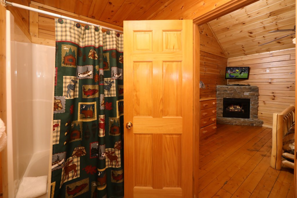 Bentley Lodge Cabin In Sevierville W 6 Br Sleeps16