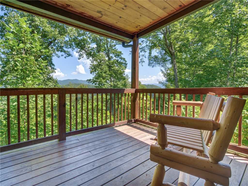 Riversong Romance Cabin in Sevierville w/ 2 BR (Sleeps4)