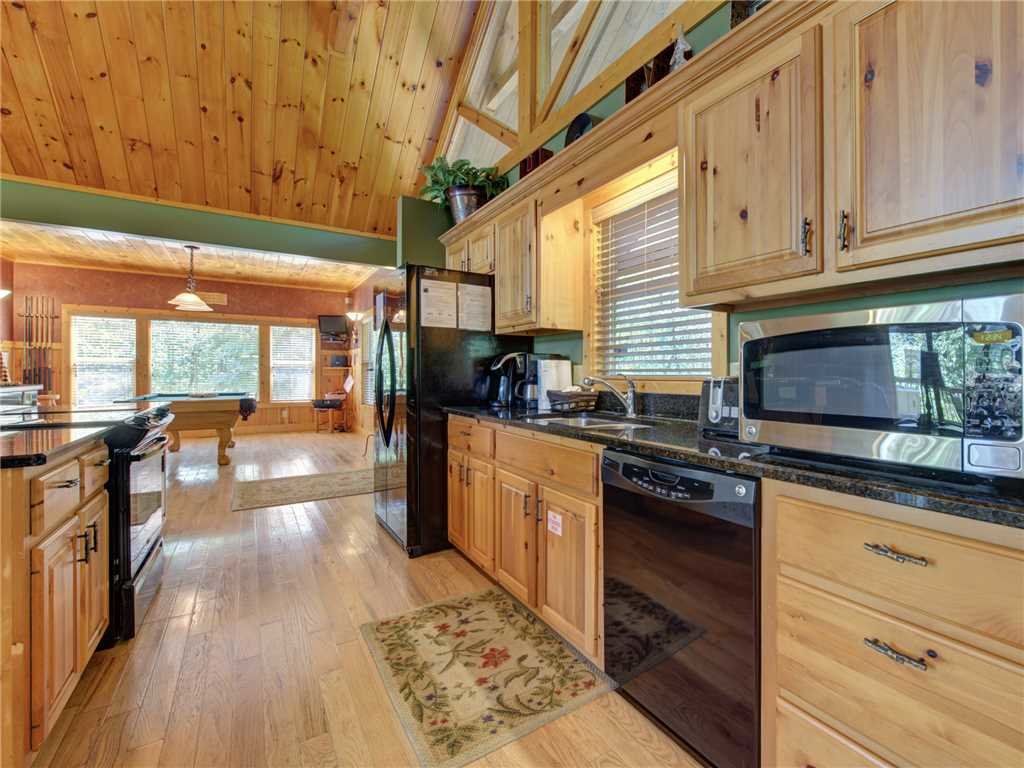 Riversong Romance Cabin in Sevierville w/ 2 BR (Sleeps4)