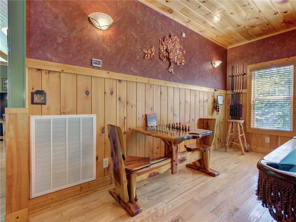 Riversong Romance Cabin in Sevierville w/ 2 BR (Sleeps4)